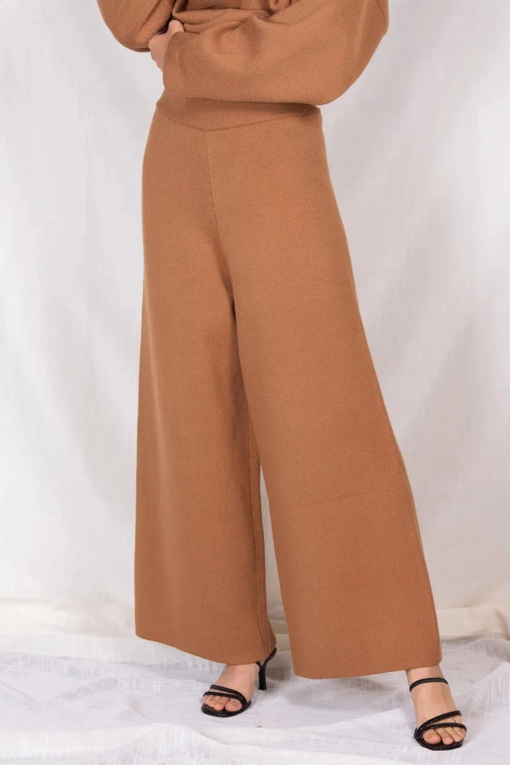 Elegant ankle length knit wide leg pants